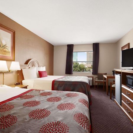 Ramada By Wyndham Sioux City Exteriör bild