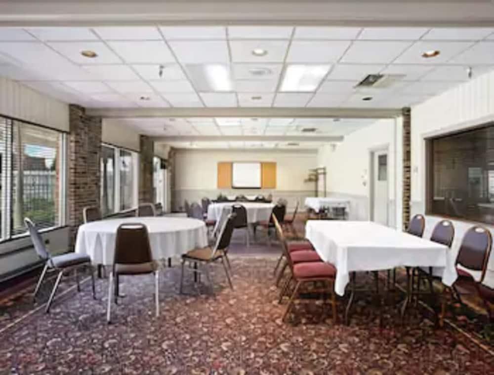 Ramada By Wyndham Sioux City Exteriör bild
