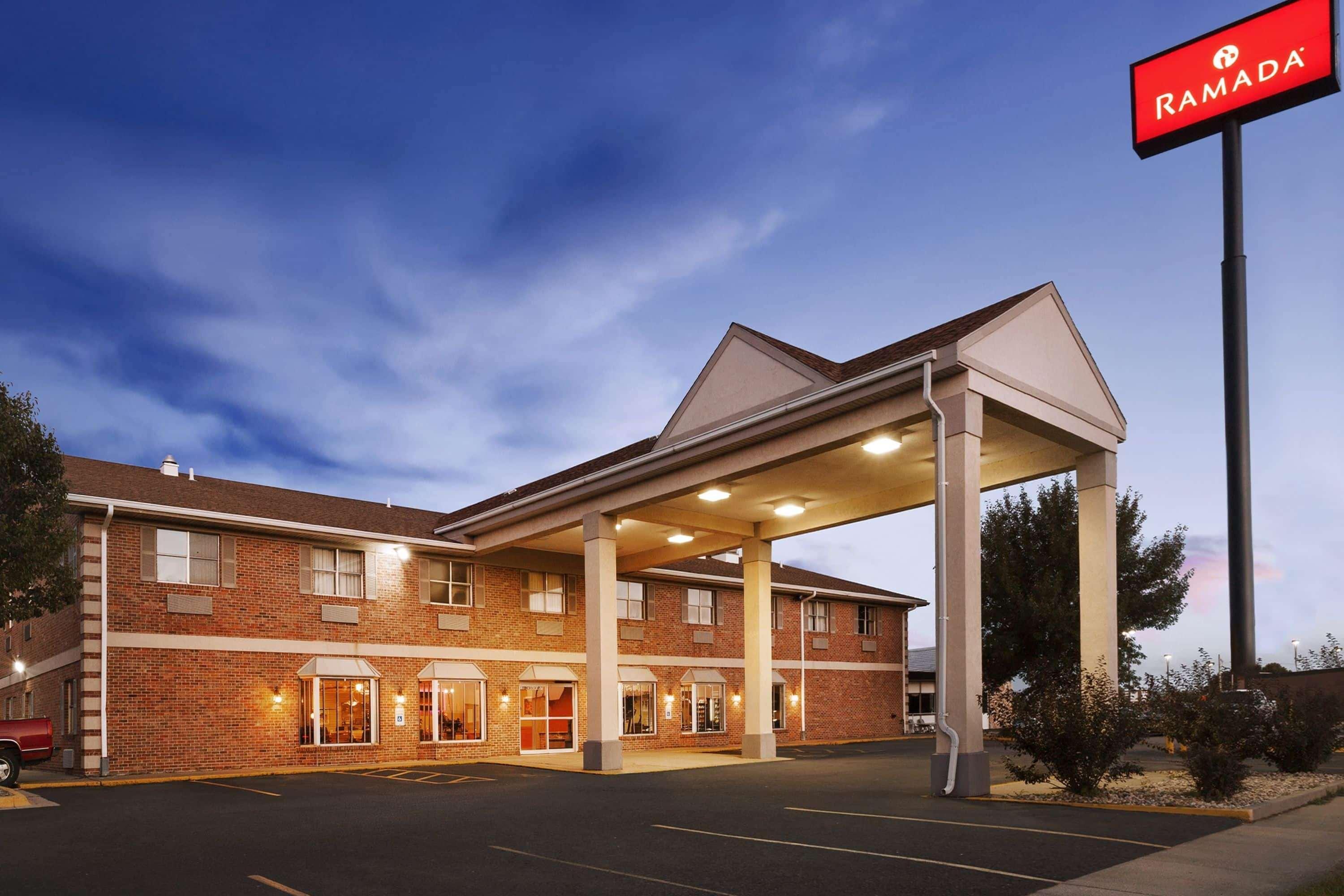 Ramada By Wyndham Sioux City Exteriör bild